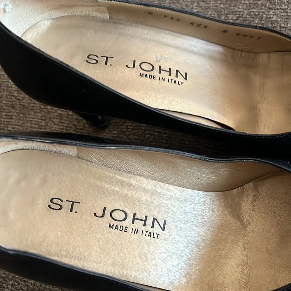 St. John Black Leather Square Toe Block Heel Made‎ in Italy Size 7.5
